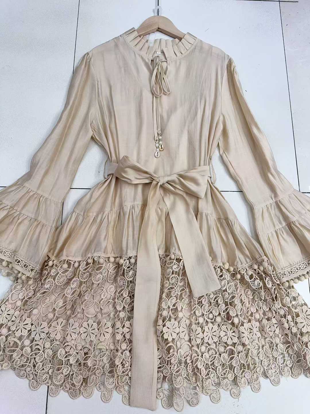 Lace-up Waist-cinching Figure-flattering Water-soluble Lace-up Dress