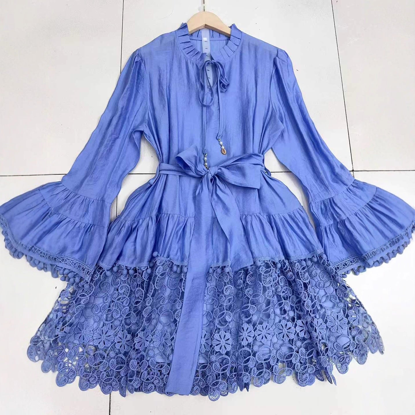 Lace-up Waist-cinching Figure-flattering Water-soluble Lace-up Dress