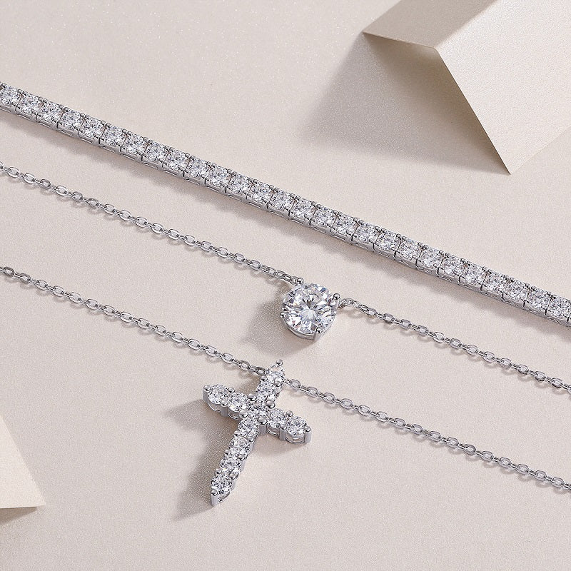 Embedded With Top-quality Moissanite, This Luxurious And Fashionable Minimalist Jewelry Set Includes A Necklace Pendant, A Collar Chain, And S925 Silver Electroplated With Platinum.